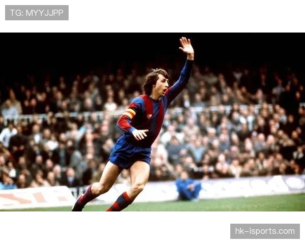 克鲁伊夫角色转型如何以直塞破解防线，超越传统组织者？